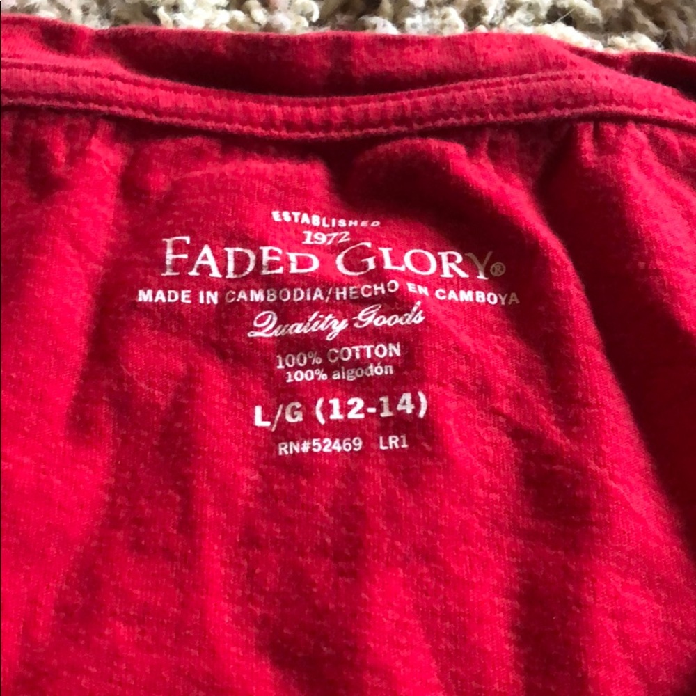 Red shirt - Picture 2 of 2